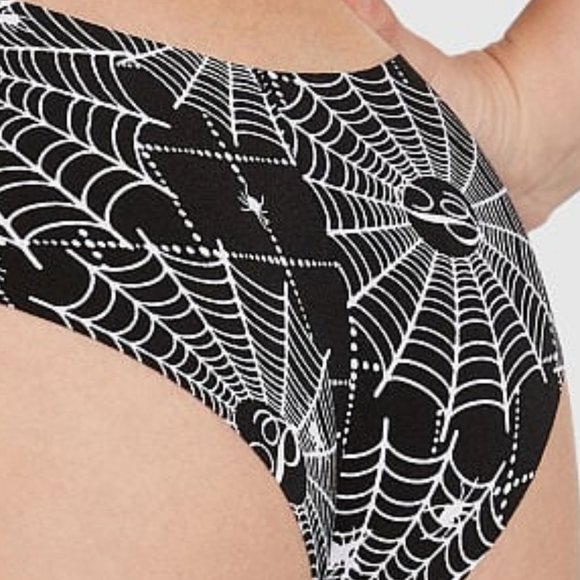HALLOWEEN VS PINK No-Show Cheekster Panty Spider Webs Awesome Cool NWT - Picture 6 of 12